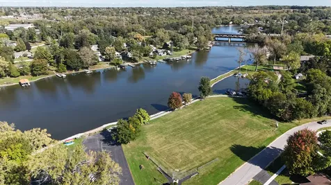208 South River Road Fox River Grove IL 60021