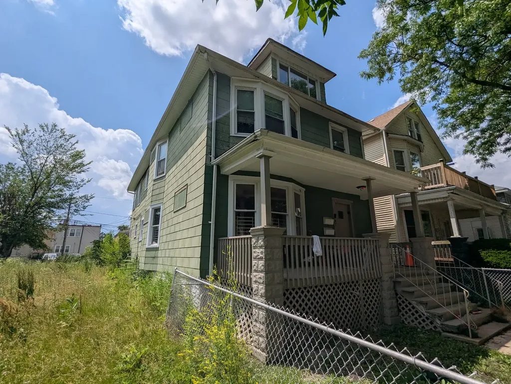 10734 South Prairie Avenue Chicago IL 60628