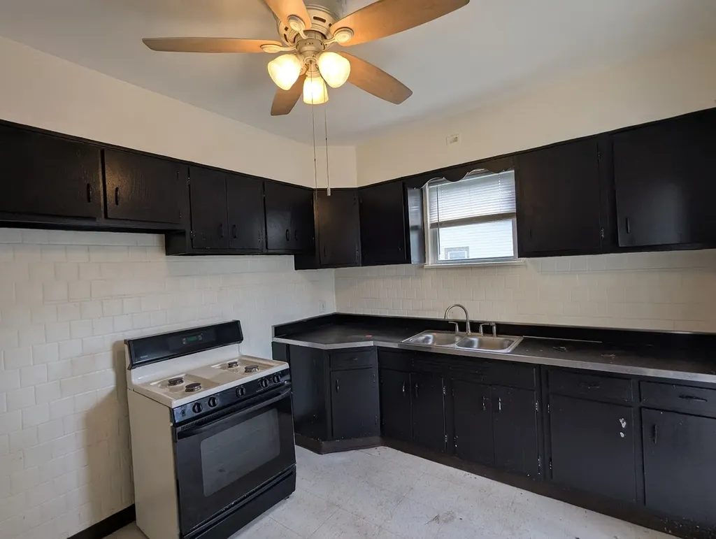 10734 South Prairie Avenue Chicago IL 60628