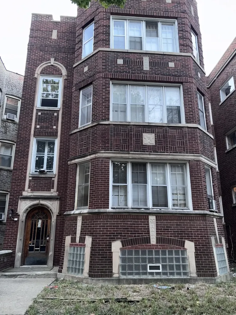8126 South Vernon Avenue Chicago IL 60619