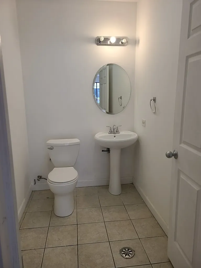2207 North Western Avenue Chicago IL 60647