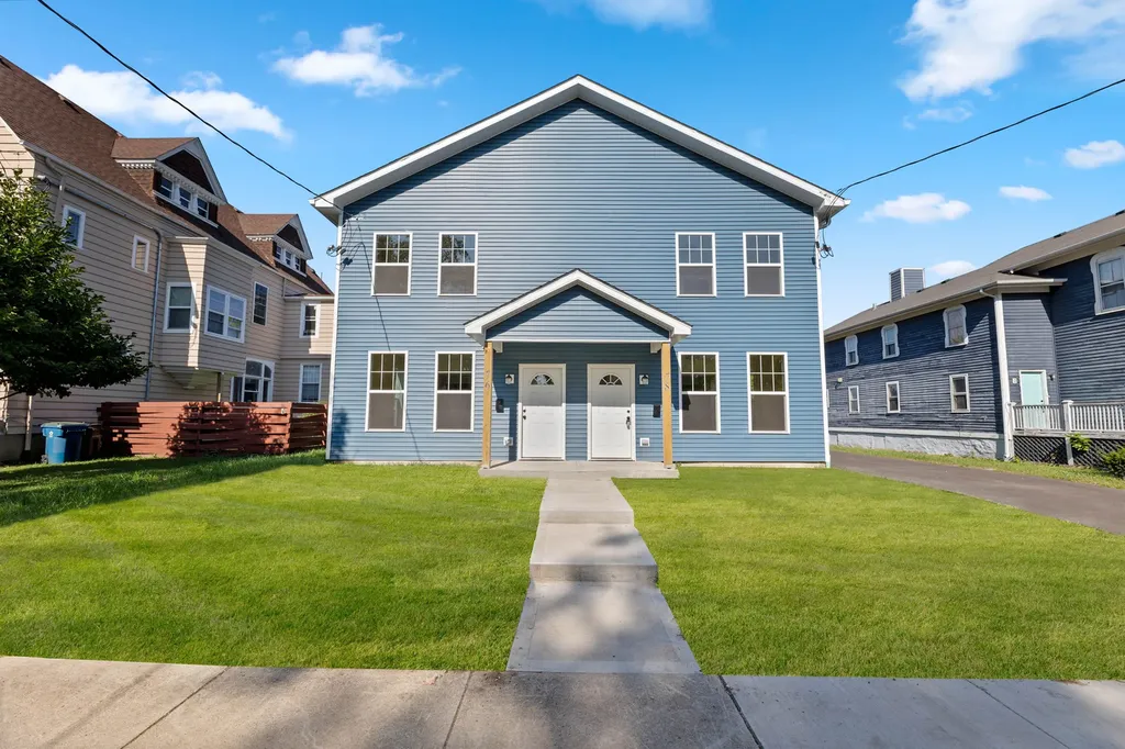 76 North 4th Street Aurora IL 60505