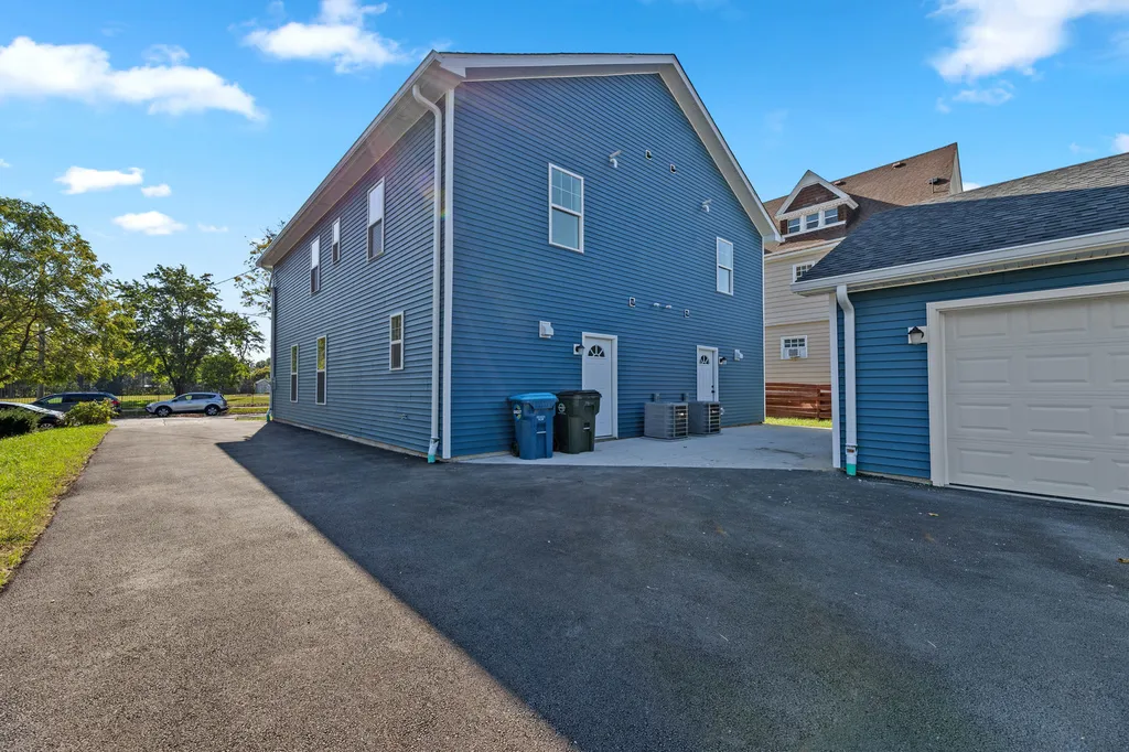 76 North 4th Street Aurora IL 60505