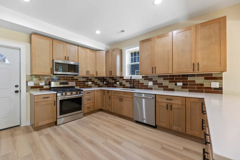 76 North 4th Street Aurora IL 60505