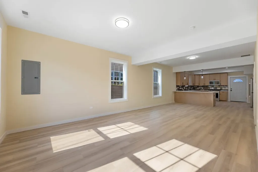 76 North 4th Street Aurora IL 60505