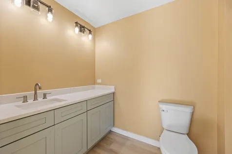 76 North 4th Street Aurora IL 60505