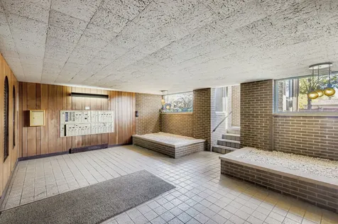 10048 South Pulaski Road Oak Lawn IL 60453