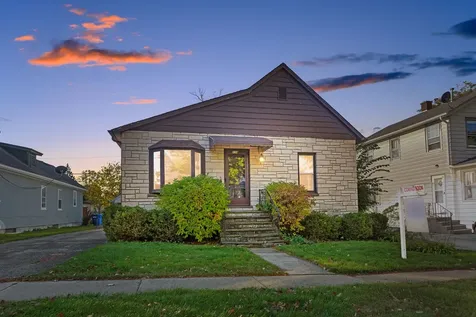 239 Sheridan Avenue Highwood IL 60040