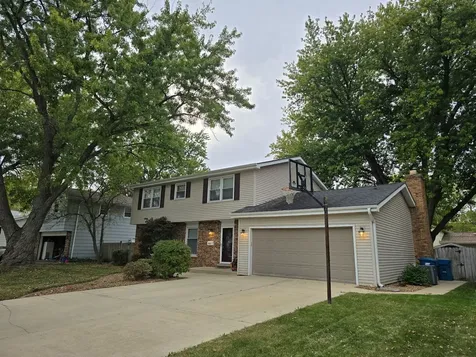 827 South Mckinley Avenue Kankakee IL 60901