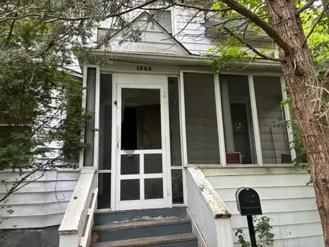 1504 West Glen Flora Avenue Waukegan IL 60085
