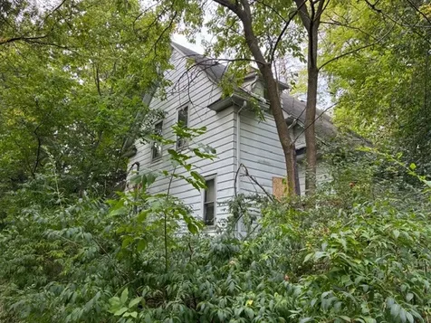 1504 West Glen Flora Avenue Waukegan IL 60085