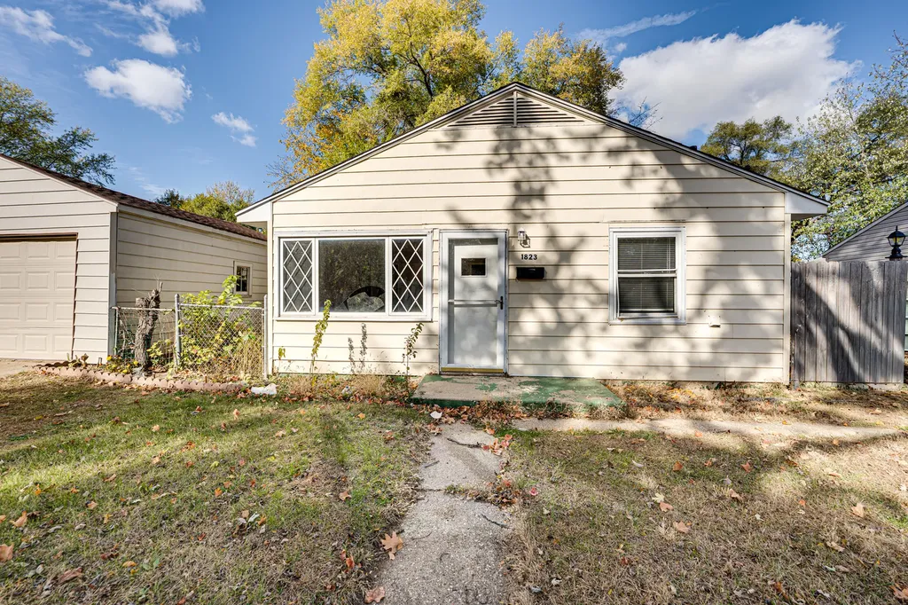1823 Overdene Avenue Rockford IL 61103