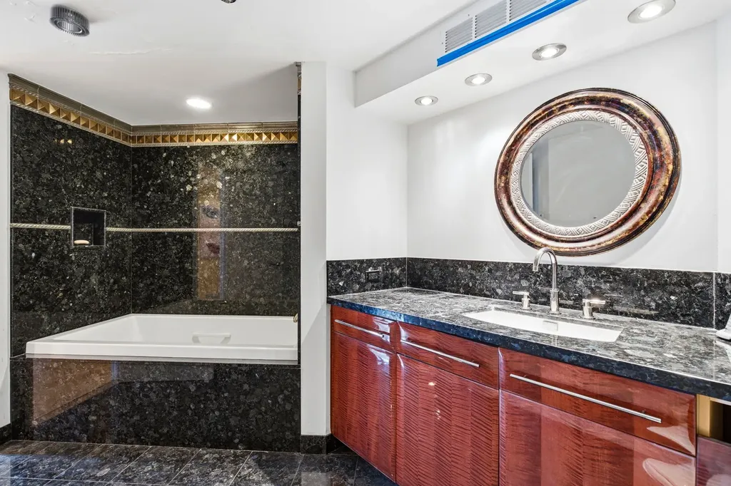 950 North Michigan Avenue Chicago IL 60611