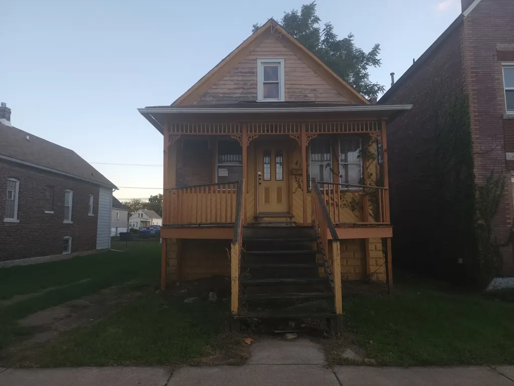 41 155TH Place Calumet City IL 60409
