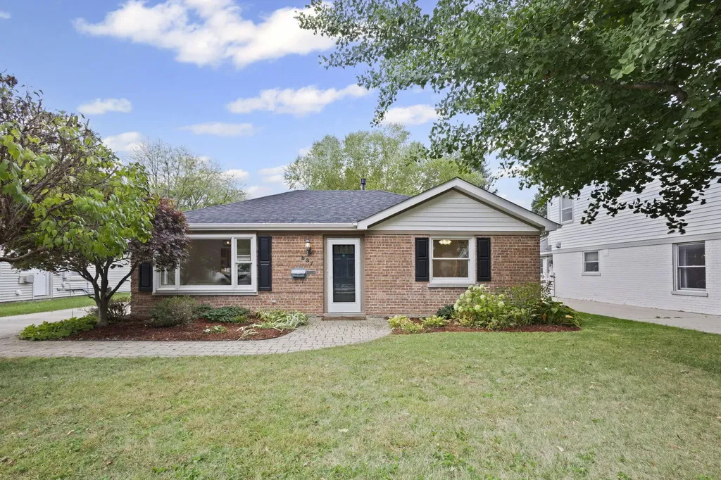 837 East Rockland Road Libertyville IL 60048