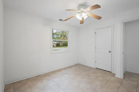 837 East Rockland Road Libertyville IL 60048