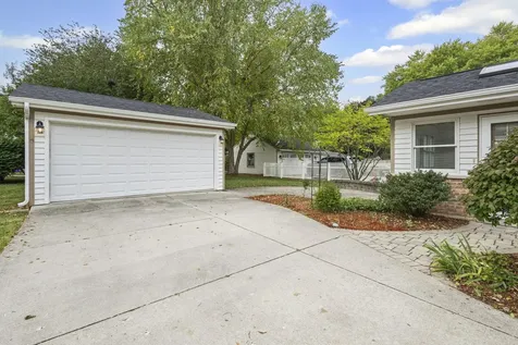 837 East Rockland Road Libertyville IL 60048