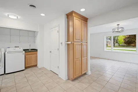 837 East Rockland Road Libertyville IL 60048