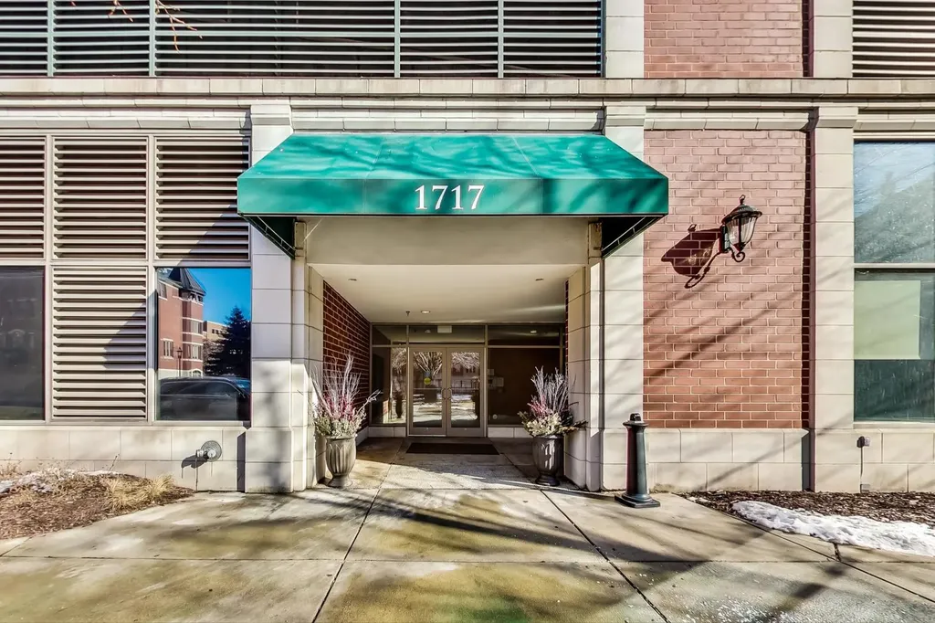 1717 South Prairie Avenue Chicago IL 60616