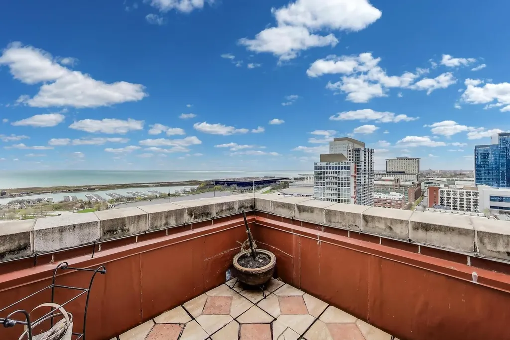 1717 South Prairie Avenue Chicago IL 60616