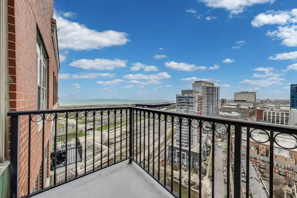 1717 South Prairie Avenue Chicago IL 60616