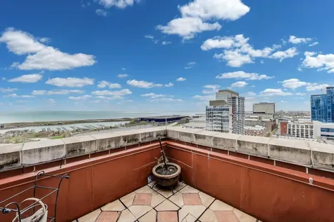 1717 South Prairie Avenue Chicago IL 60616