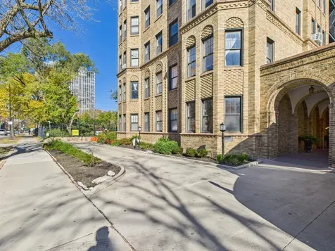 7321 South South Shore Drive Chicago IL 60649