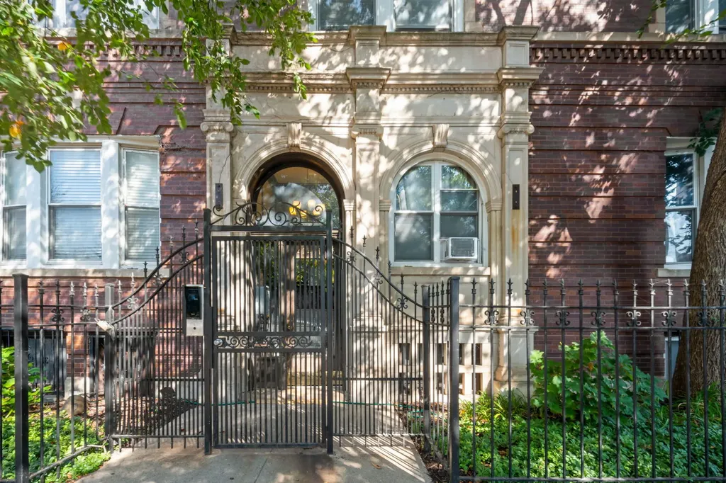 1424 East Hyde Park Boulevard Chicago IL 60615