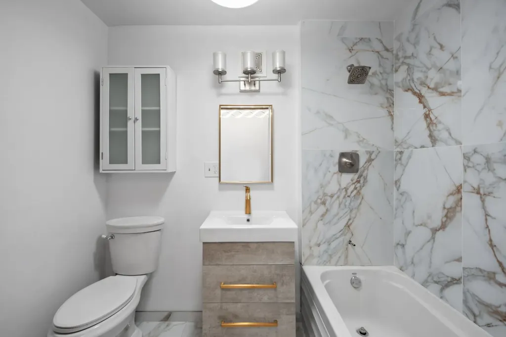 1424 East Hyde Park Boulevard Chicago IL 60615