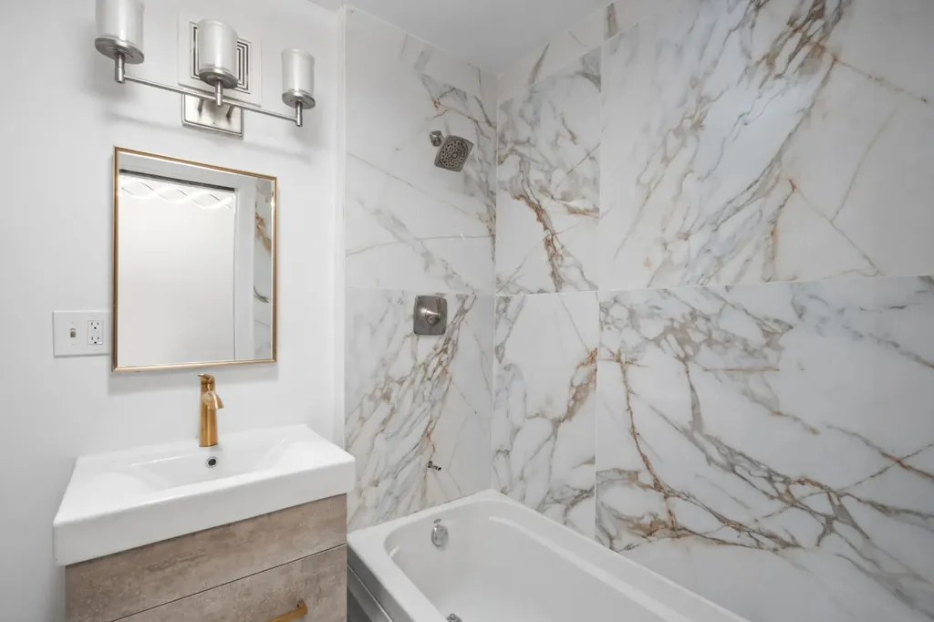 1424 East Hyde Park Boulevard Chicago IL 60615