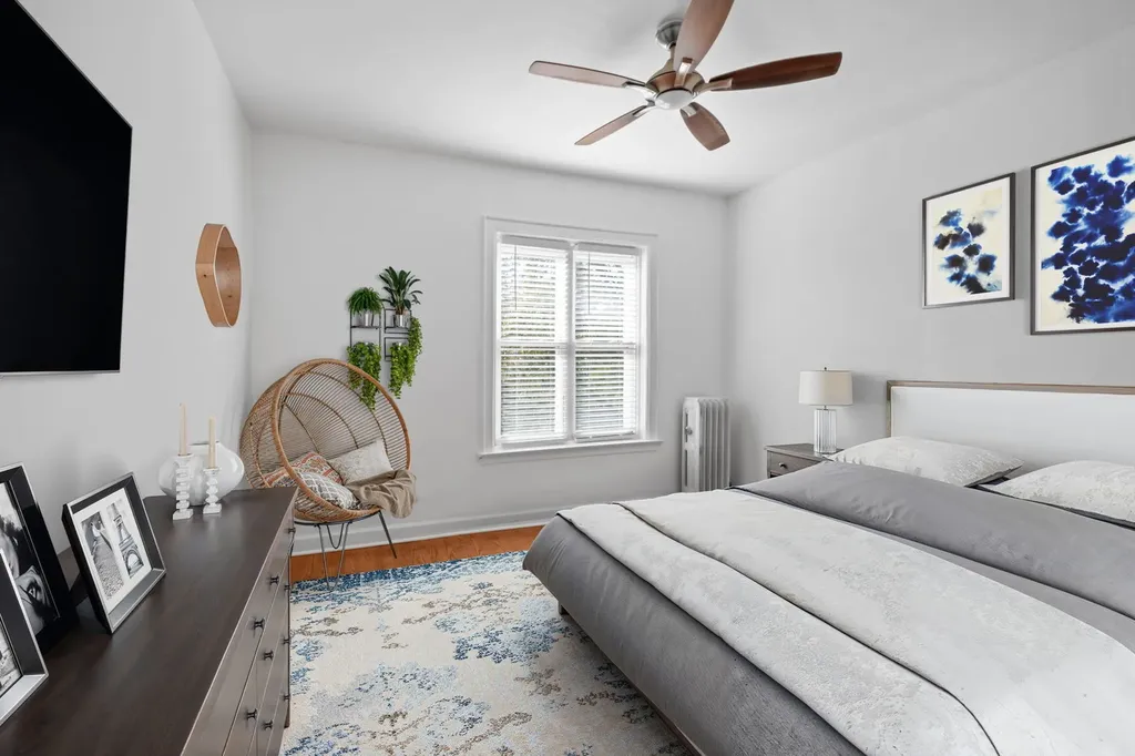 1424 East Hyde Park Boulevard Chicago IL 60615
