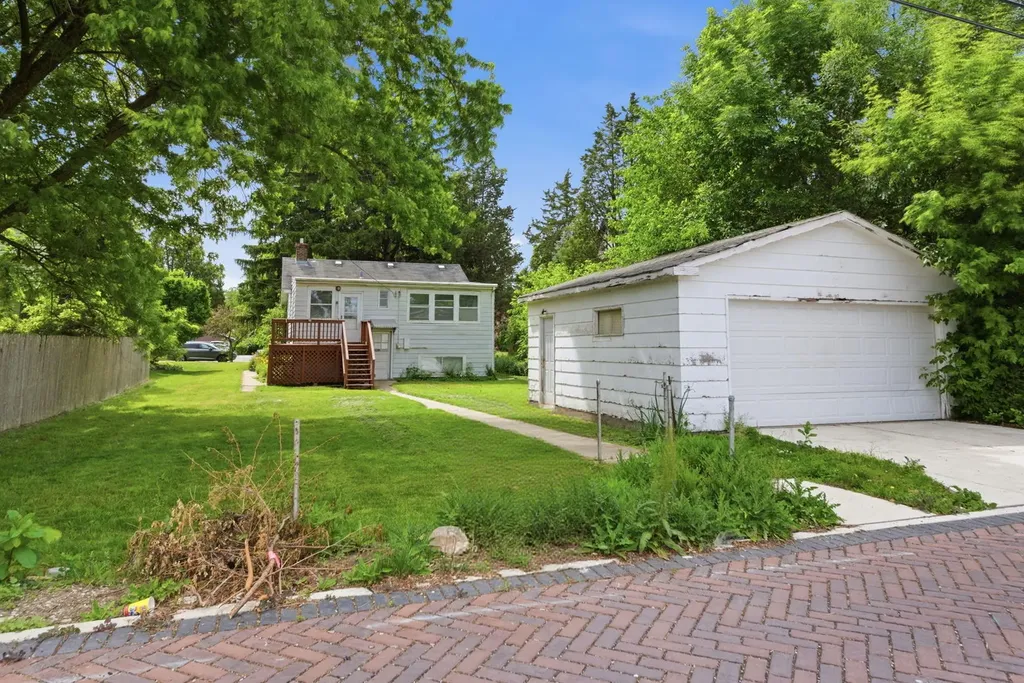 127 South Lincoln Street Westmont IL 60559
