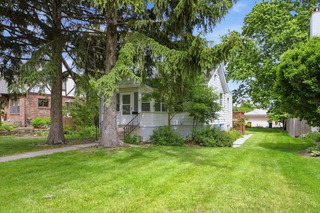 127 South Lincoln Street Westmont IL 60559