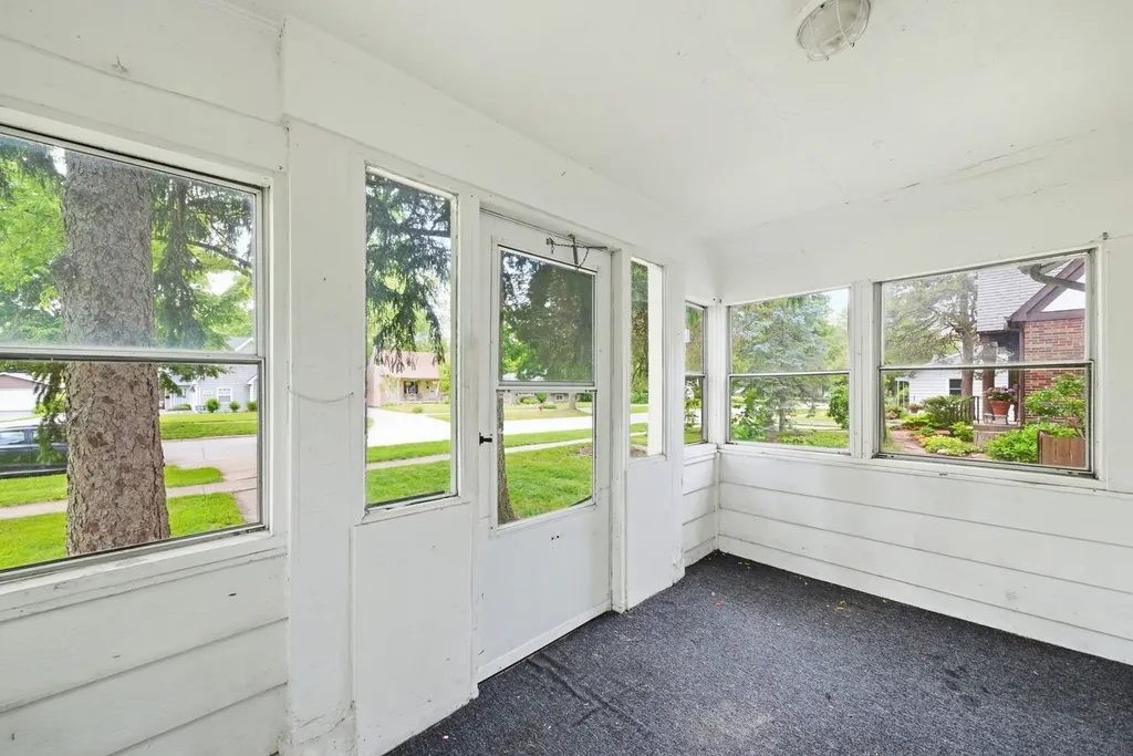 127 South Lincoln Street Westmont IL 60559