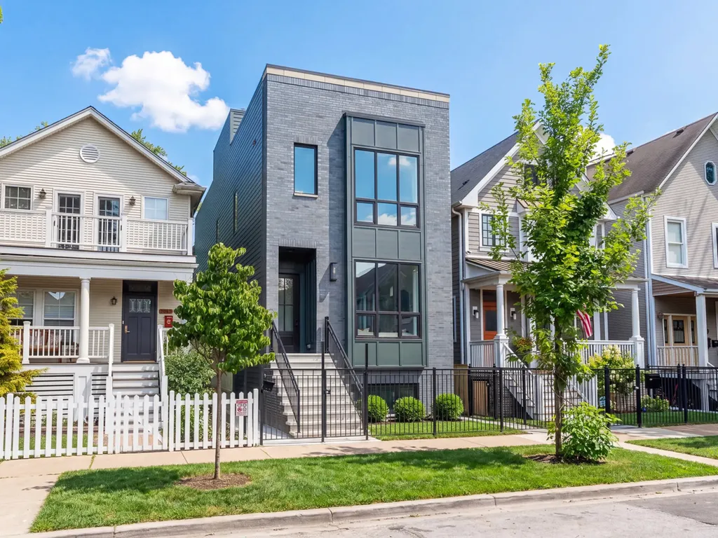 3041 North Leavitt Street Chicago IL 60618
