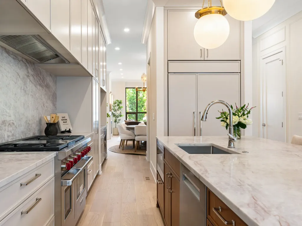 3041 North Leavitt Street Chicago IL 60618