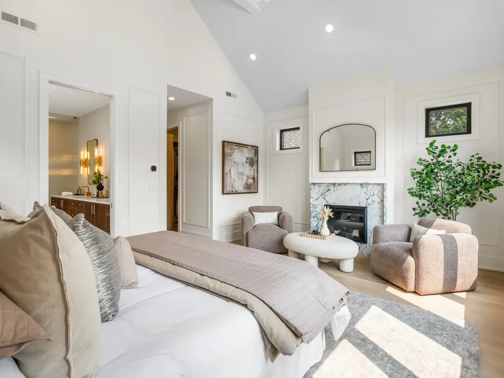 3041 North Leavitt Street Chicago IL 60618