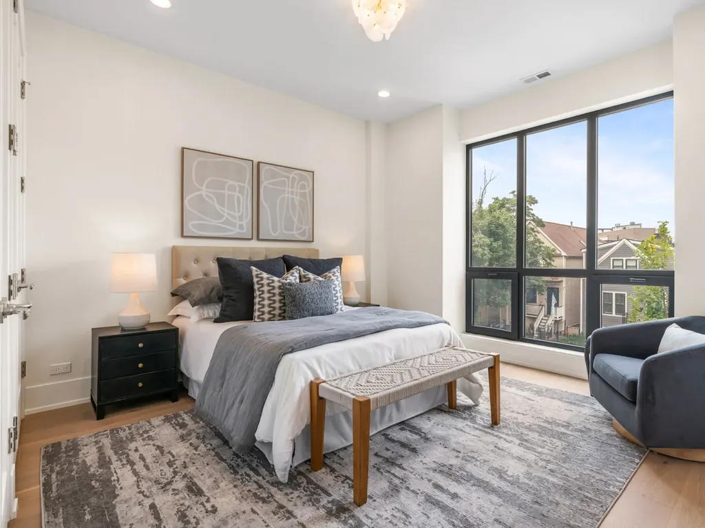 3041 North Leavitt Street Chicago IL 60618