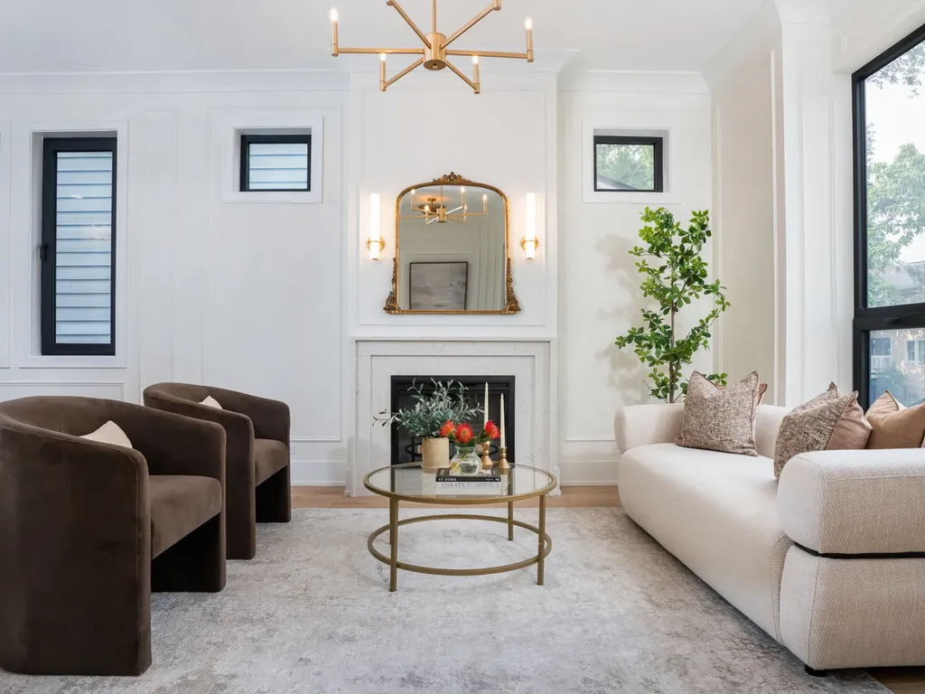 3041 North Leavitt Street Chicago IL 60618