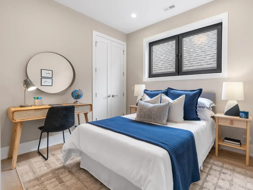 3041 North Leavitt Street Chicago IL 60618