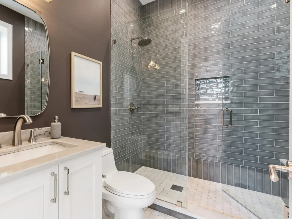 3041 North Leavitt Street Chicago IL 60618