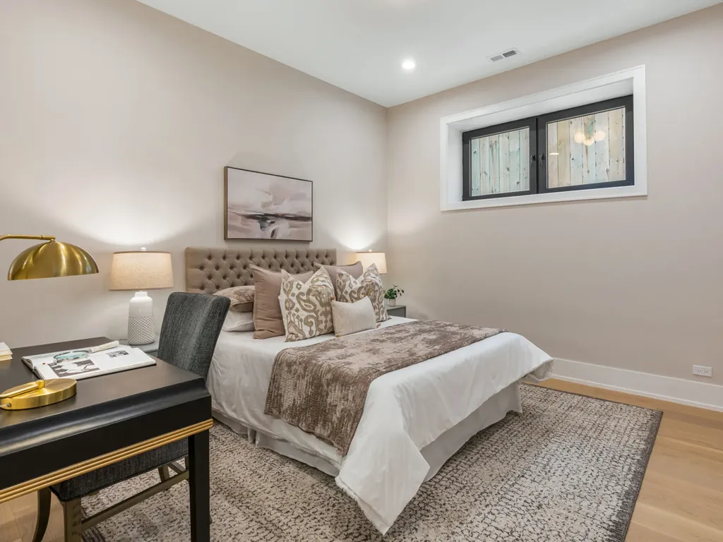 3041 North Leavitt Street Chicago IL 60618