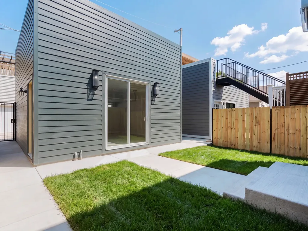 3041 North Leavitt Street Chicago IL 60618