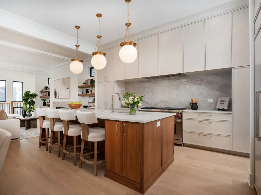 3041 North Leavitt Street Chicago IL 60618