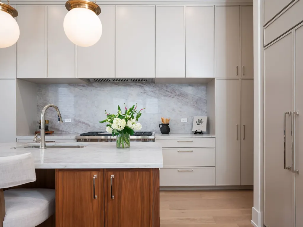 3041 North Leavitt Street Chicago IL 60618