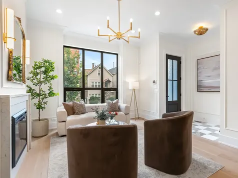 3041 North Leavitt Street Chicago IL 60618