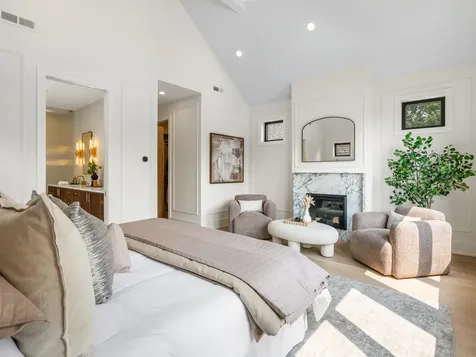 3041 North Leavitt Street Chicago IL 60618