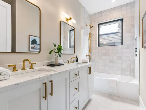 3041 North Leavitt Street Chicago IL 60618