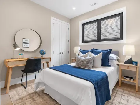 3041 North Leavitt Street Chicago IL 60618