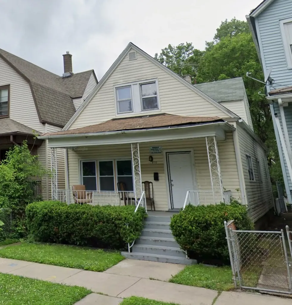 8112 South Escanaba Avenue Chicago IL 60617